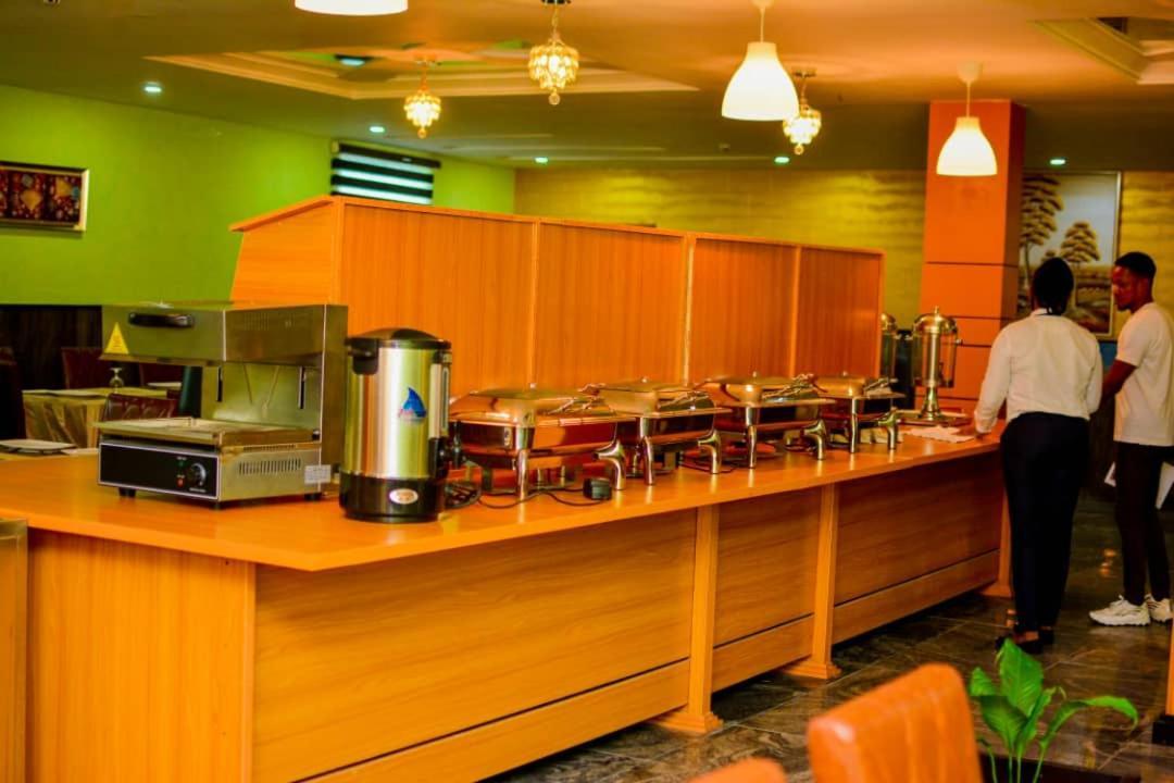 Wetland Hotel Ughelli エクステリア 写真
