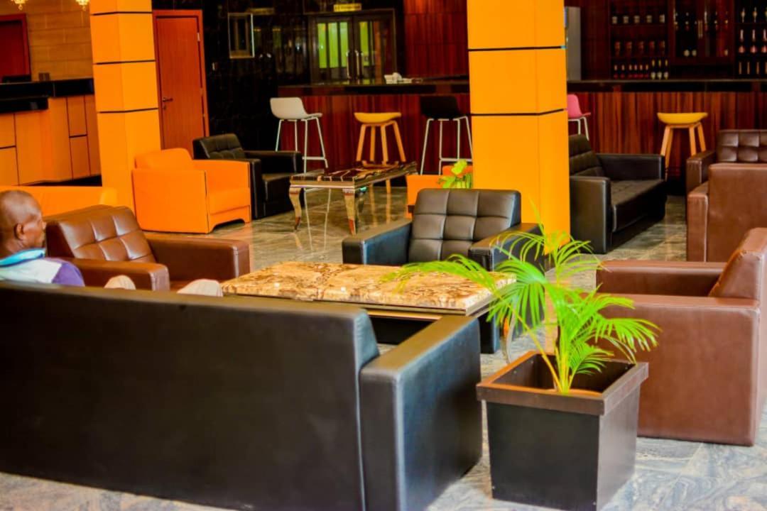 Wetland Hotel Ughelli エクステリア 写真