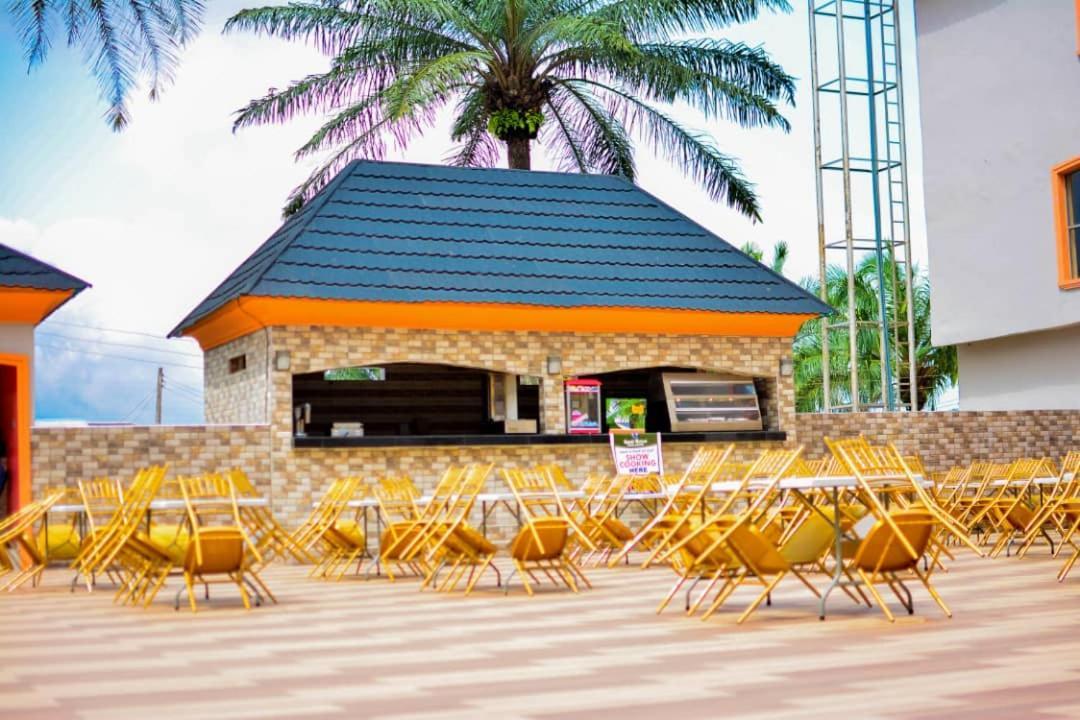 Wetland Hotel Ughelli エクステリア 写真