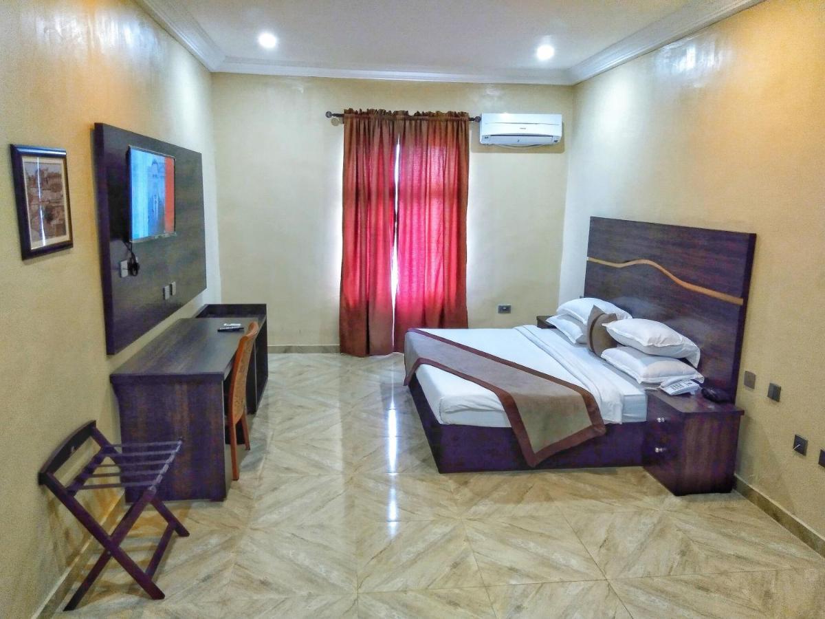 Wetland Hotel Ughelli エクステリア 写真